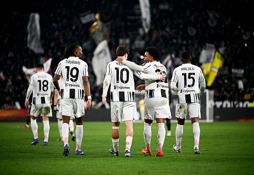 Ювентус впевнено здолав Наполі Ювентус впевнено здолав Наполі