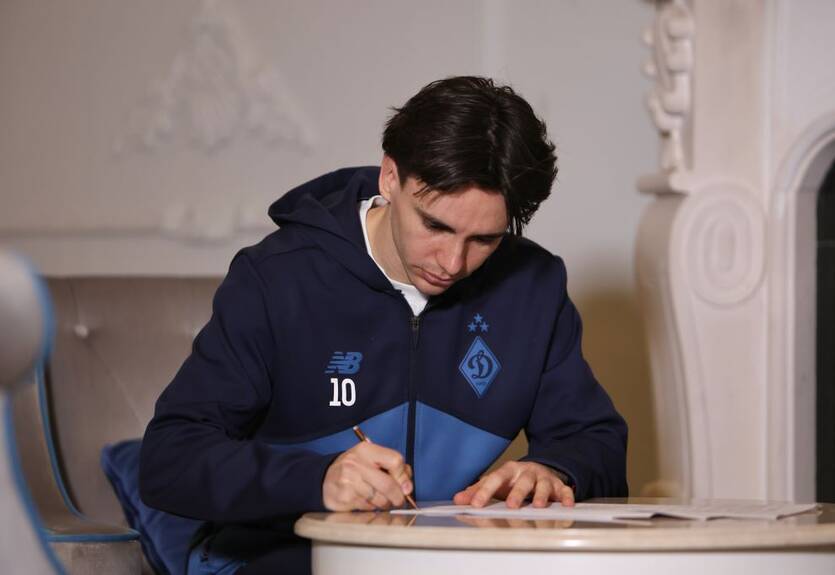 Звезда Динамо подписал новый контракт