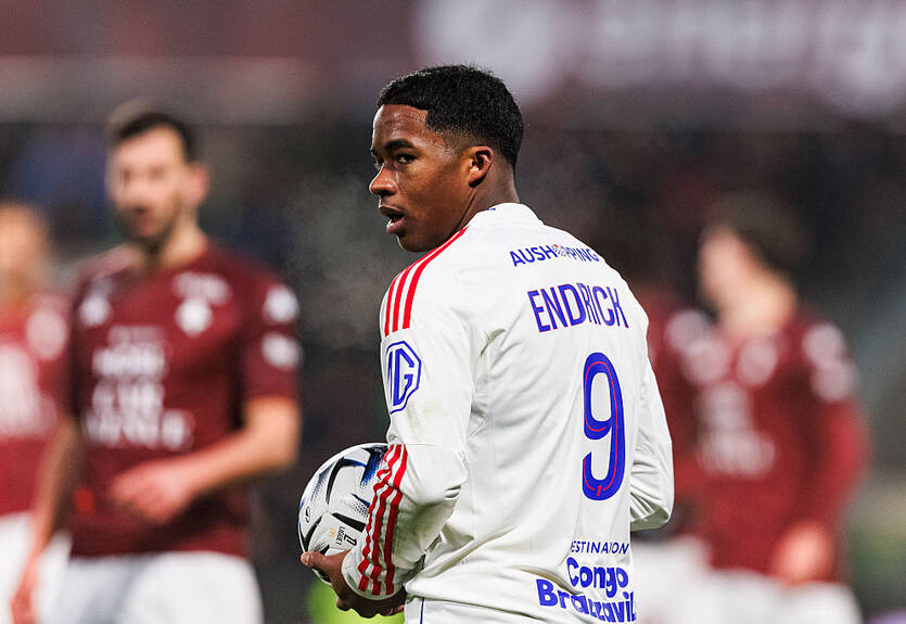 Лион намерен продлить аренду звездного бразильца