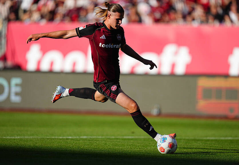 Украинский нападающий досрочно вернется в Байер из аренды