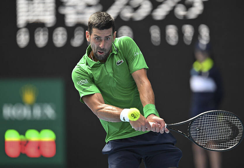 Джокович прошел в полуфинал Australian Open после двух технических побед