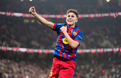 Барселона официально согласовала продление контракта с молодым талантом