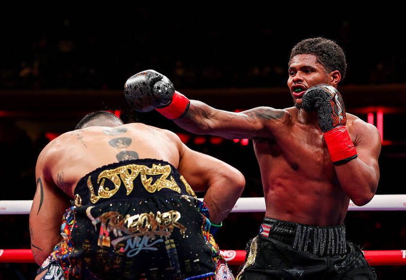 "Я же говорил, что я лучший в мире": Шакур оценил уверенную победу над Теофимо