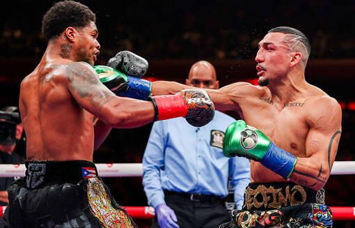 Деклассация от нового чемпиона: Шакур разбил Теофимо в титульном бою - видео
