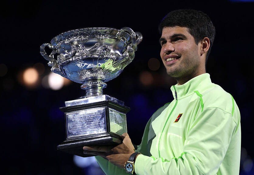 Алькарас впервые выиграл Australian Open, одолев в финале Джоковича