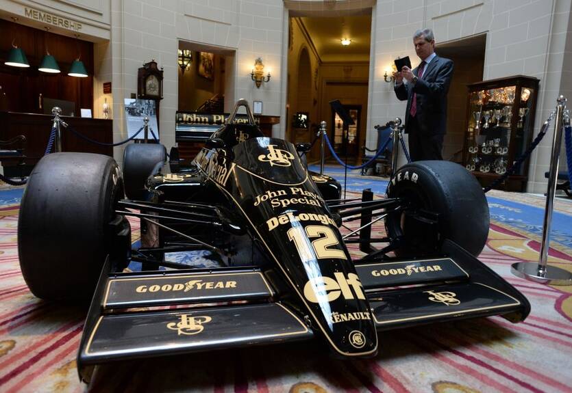 Нечемпіонський болід Сенни піде з молотка