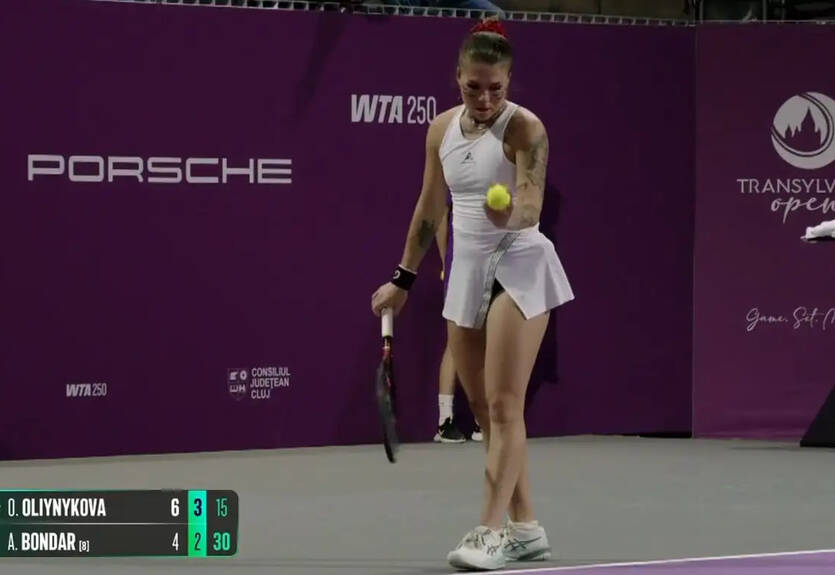 Олийникова одолела Бондарь и вышла в четвертьфинал турнира в Клуж-Напоке