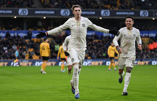 Эвертон совершил камбэк, а Челси разгромил "волков"