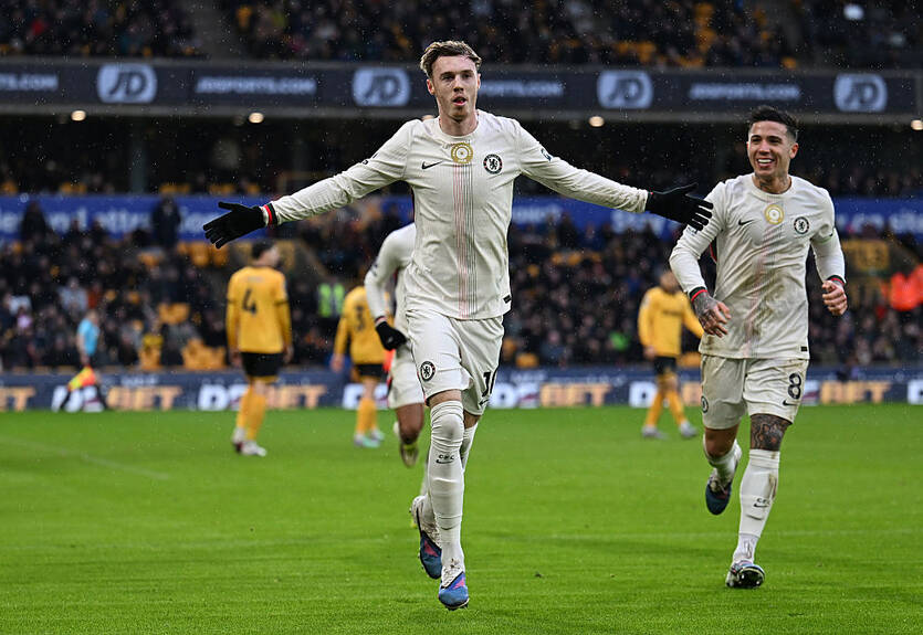 Евертон зробив камбек, а Челсі розгромив "вовків"