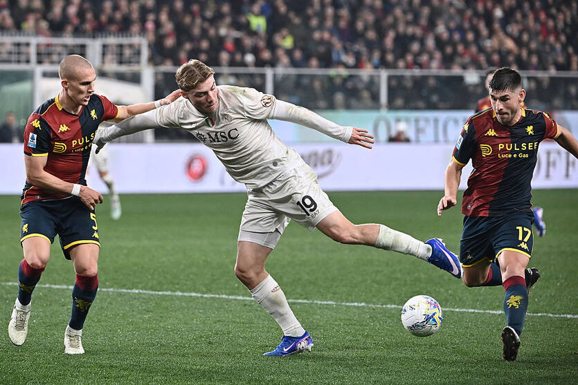 Дженоа уступила Наполи / Getty Images