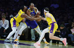 НБА: Лейкерс победили Голден Стейт, Кливленд взял верх над Сакраменто