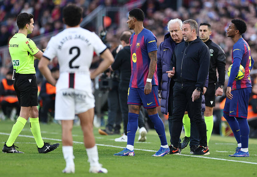 Ханси Флик рассказал, за что получил желтую карточку в игре с Мальоркой Ханси Флик рассказал, за что получил желтую карточку в игре с Мальоркой