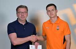 Хавбек сборной Украины пролонгировал контракт с Шахтером