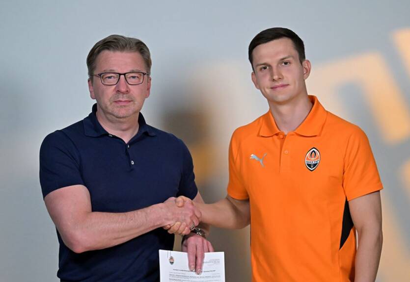 Хавбек сборной Украины пролонгировал контракт с Шахтером