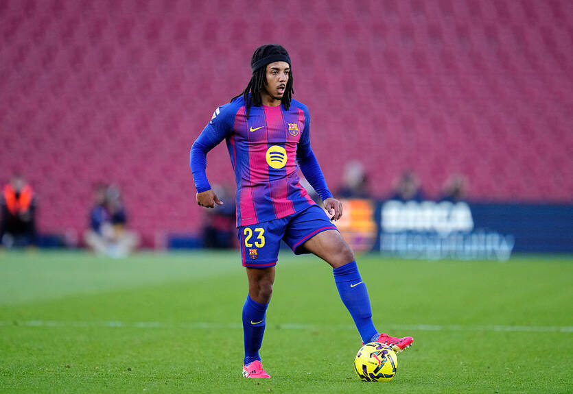 Топ-клуб АПЛ хочет подписать Кунде