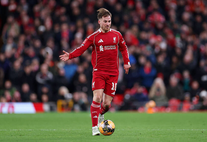 Манчестер Юнайтед внёс в шорт-лист хавбека прямого конкурента