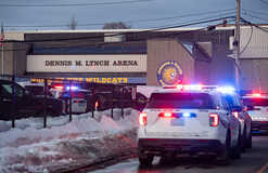Трагедия на арене в Род-Айленде. Мужчина расстрелял семью Трагедия на арене в Род-Айленде. Мужчина расстрелял семью