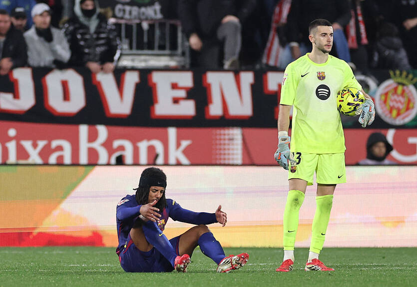 Воротар Барселони критикує суддівство після голу Бельтрана