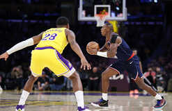 НБА: Лейкерс одолели Клипперс, Шарлотт проиграл Кливленду