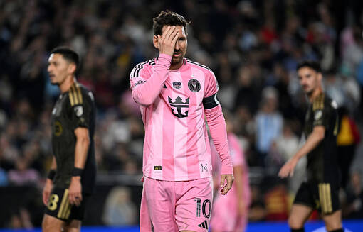 Мессі намагався накинутися на арбітрів після розгрому - Суаресу довелося його заспокоювати