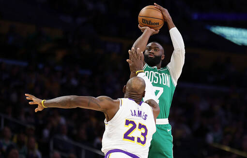 НБА: Лейкерс разгромно уступили Бостону, Денвер проиграл Голден Стейт