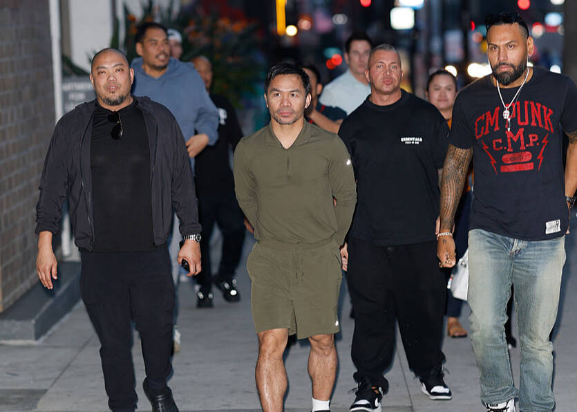 Менні Пакьяо (в центрі) / Getty Images