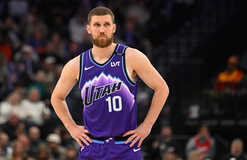 Михайлюк набрал 14 очков за 15 минут против Пеликанс