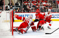 НХЛ: Каролина одолела Детройт, Тампа проиграла Баффало, победы Рейнджерс, Колорадо и Далласа НХЛ: Каролина одолела Детройт, Тампа проиграла Баффало, победы Рейнджерс, Колорадо и Далласа