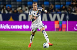 Звезда Лос-Анджелес Гэлакси подписал новый контракт с клубом