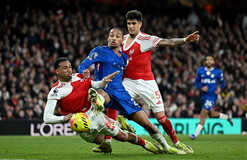 Арсенал при помощи двух угловых обыграл Челси