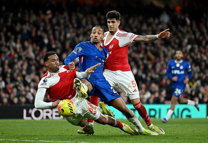 Арсенал при помощи двух угловых обыграл Челси