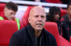 Арне Слот раскритиковал зависимость клубов АПЛ от стандартов