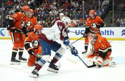 НХЛ: Даллас разгромил Калгари, Колорадо обыграл Анахайм, победы Баффало, Бостона и Миннесоты