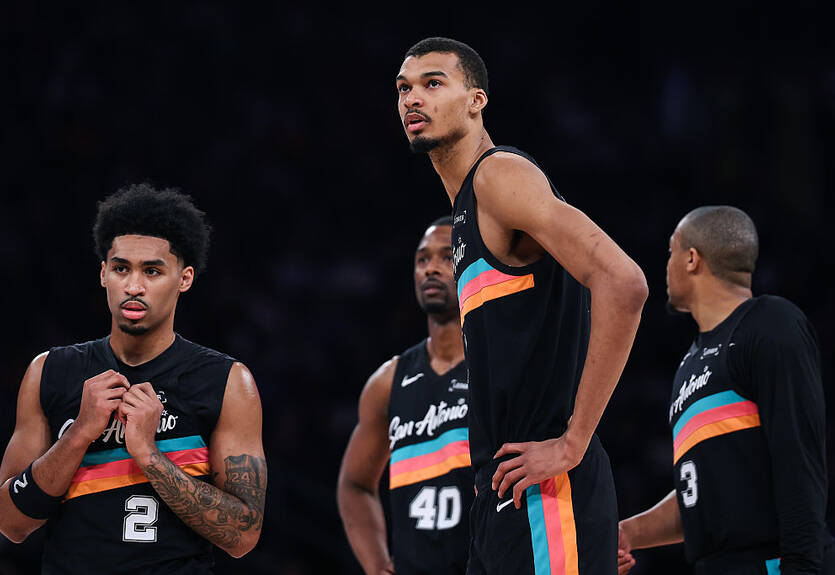 Три главные награды месяца отправились в Сан-Антонио