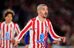 Лидер Атлетико приостановил переговоры об уходе