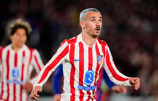 Лидер Атлетико приостановил переговоры об уходе