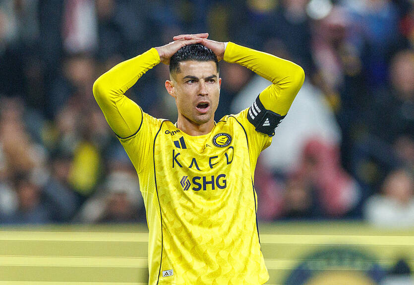 Названы ориентировочные сроки восстановления Роналду после травмы