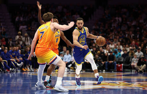 Карри назвал двух игроков, которые могут побить его рекорд по трехочковым