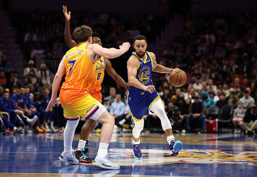 Каррі назвав двох гравців, які можуть побити його рекорд за триочковими