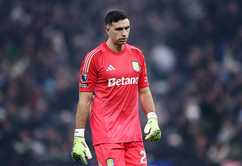 Зірку Астон Вілли підозрюють у порушенні правил про ставки