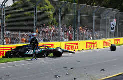 Пилот Мерседеса может пропустить квалификацию Гран-при Австралии после аварии в практике