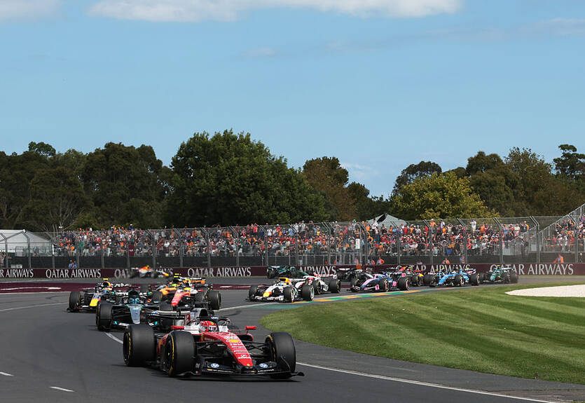 Мерседес стартовал с дубля в новом сезоне Формулы-1