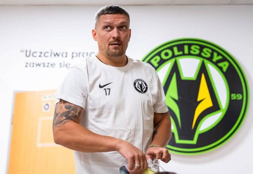 "Вы убиваете футбол": Усик решил присоединиться к критике судейства в матче Полесье - Динамо "Вы убиваете футбол": Усик решил присоединиться к критике судейства в матче Полесье - Динамо