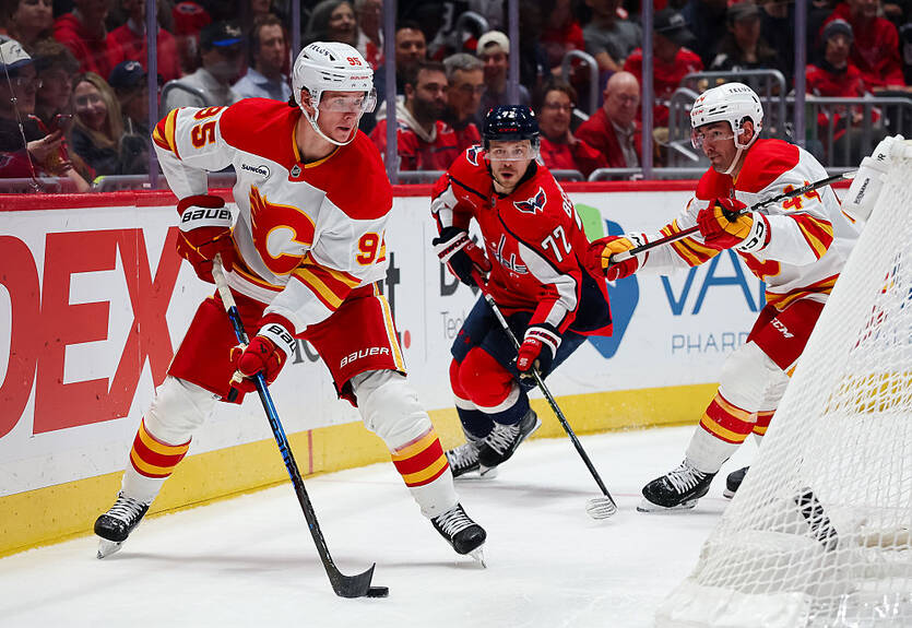 НХЛ: Вашингтон разгромил Калгари, Ванкувер обыграл Оттаву