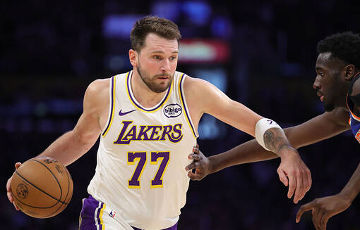 Лейкерс обыграли Миннесоту, а Дончич превзошел Брайанта