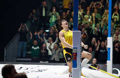 Дюплантис установил новый мировой рекорд