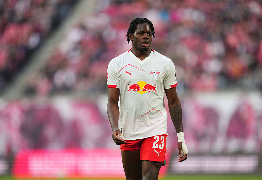 Лондонский клуб начал переговоры о трансфере защитника Лейпцига