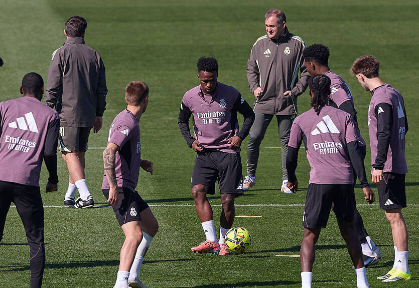 Реал планирует шесть трансферов. Клуб ищет усиление во все линии Реал планирует шесть трансферов. Клуб ищет усиление во все линии