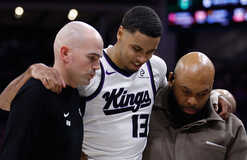 Форвард Сакраменто снова травмировал голеностоп Форвард Сакраменто снова травмировал голеностоп