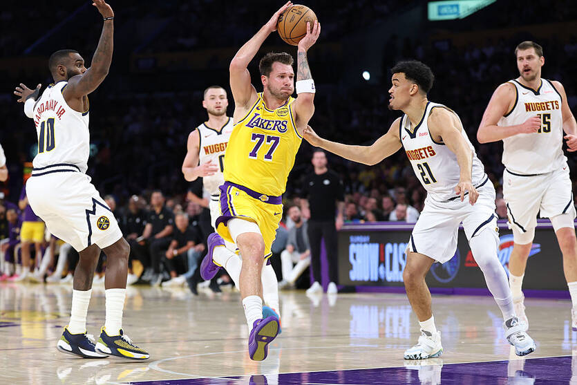 Лейкерс обіграли Денвер / Getty Images